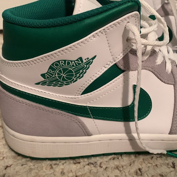 Jordan 1 Mid SE grey green - 10.5 men’s - Picture 2 of 8